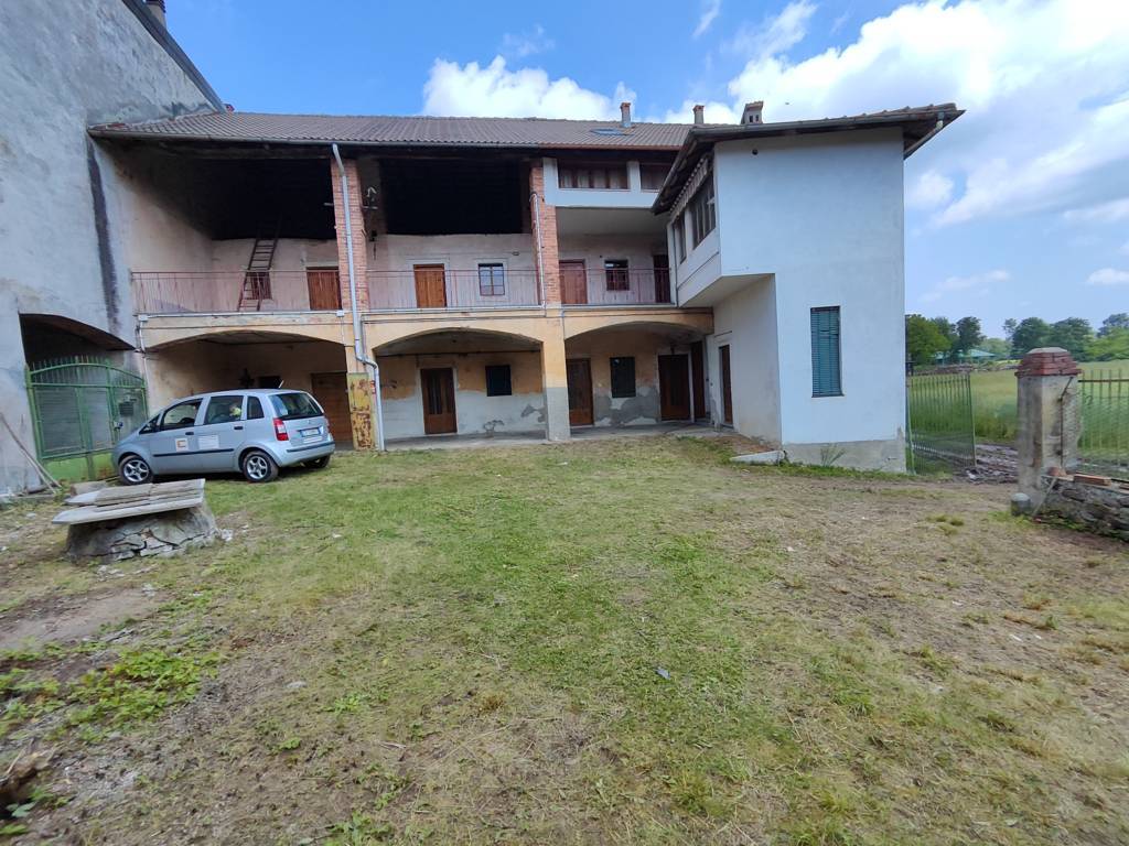 Boca Cascina con terreno e corte privata